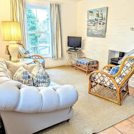 Romantic Secluded Hideaway In Cornwall